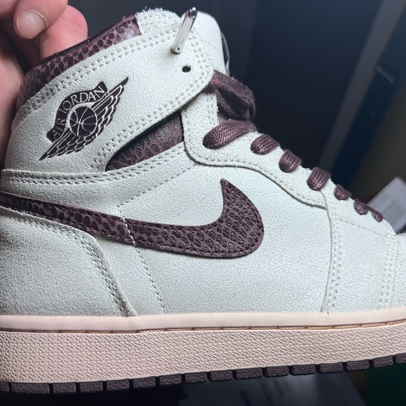 RARE Air Jordan 1 Retro High OG x A Ma Maniere  Size 8.5 like new - Picture 4 of 4